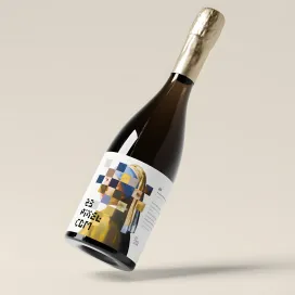 Sparkling Wine Bottle to Showcase Your Wine Products 03